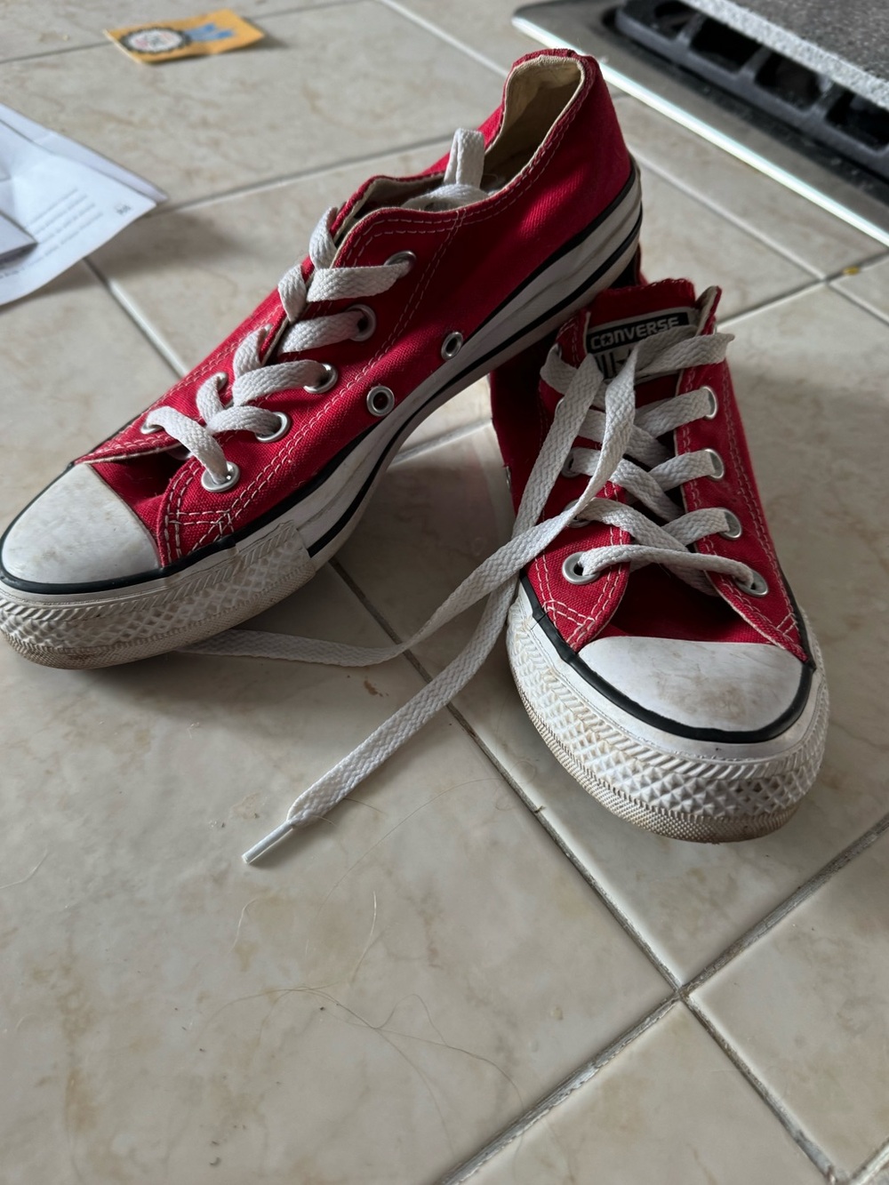 Converse mens/ women’s Red Low Top Canvas Sneakers